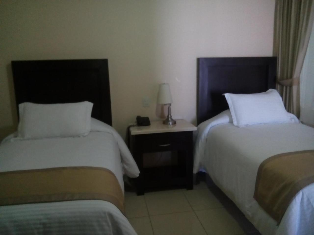 Hotel Y Suites Maria Fernanda Ситакуаро Экстерьер фото